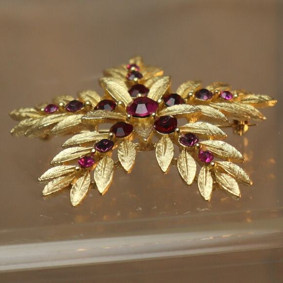 Lisner Red Fuchsia Rhinestone Star Flower Brooch Pin - Picture 4 of 4